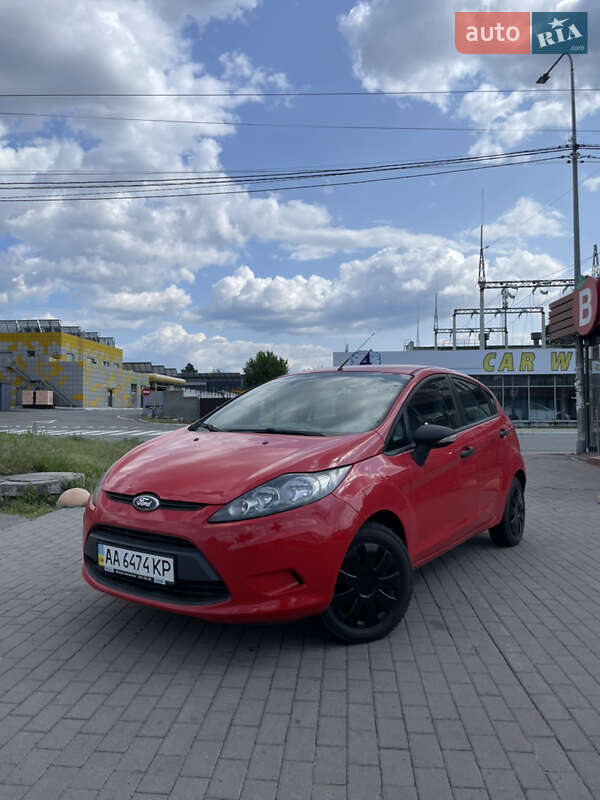 Хэтчбек Ford Fiesta 2011 в 