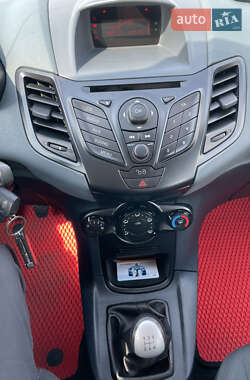 Хэтчбек Ford Fiesta 2011 в 