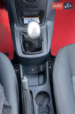 Хэтчбек Ford Fiesta 2011 в 