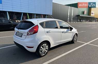 Хэтчбек Ford Fiesta 2016 в 
