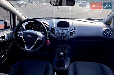 Хэтчбек Ford Fiesta 2016 в 