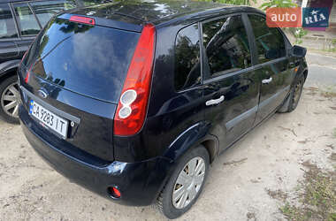 Хэтчбек Ford Fiesta 2006 в 
