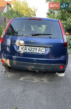 Хэтчбек Ford Fiesta 2006 в 