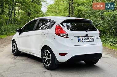 Хэтчбек Ford Fiesta 2015 в 