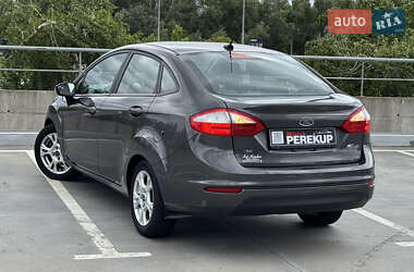Седан Ford Fiesta 2016 в 