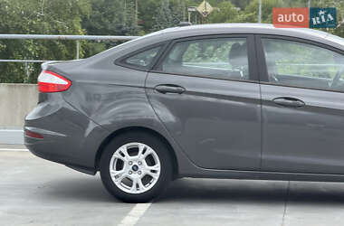 Седан Ford Fiesta 2016 в 