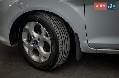 Хэтчбек Ford Fiesta 2011 в 