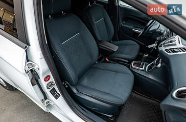 Хэтчбек Ford Fiesta 2011 в 