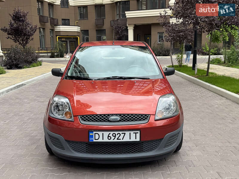 Хэтчбек Ford Fiesta 2007 в 