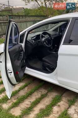 Хэтчбек Ford Fiesta 2013 в 