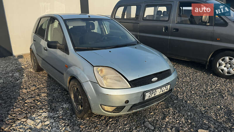 Хэтчбек Ford Fiesta 2004 в 