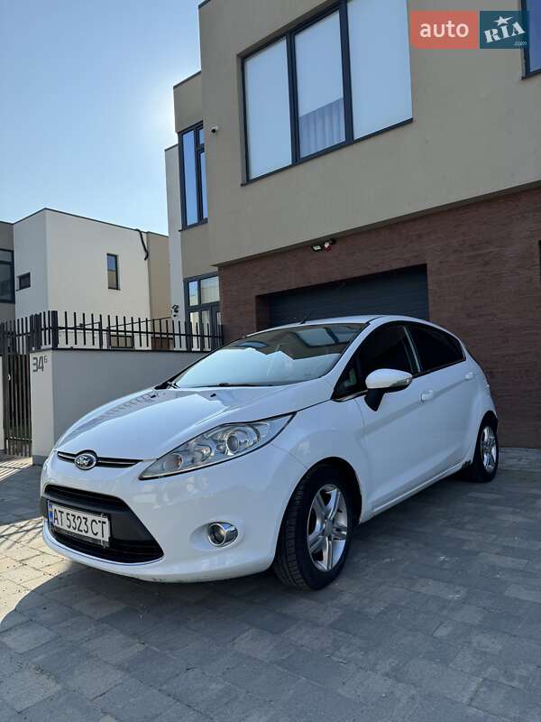 Седан Ford Fiesta 2012 в Ивано-Франковске