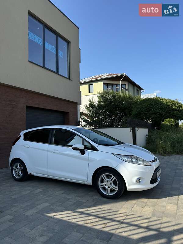 Седан Ford Fiesta 2012 в Ивано-Франковске