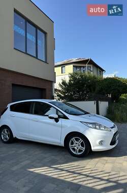 Седан Ford Fiesta 2012 в 
