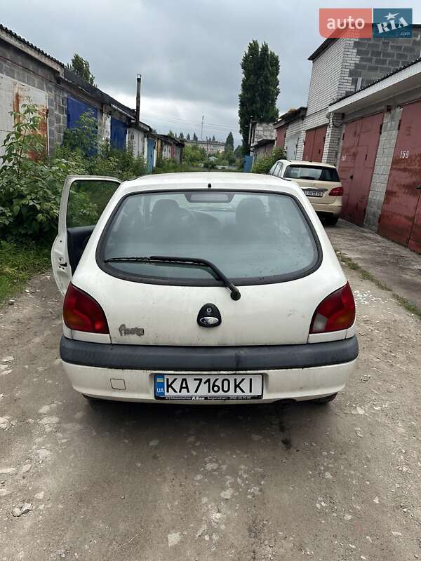 Хэтчбек Ford Fiesta 2001 в Киеве