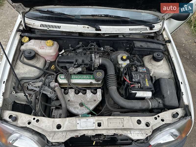 Хэтчбек Ford Fiesta 2001 в Киеве