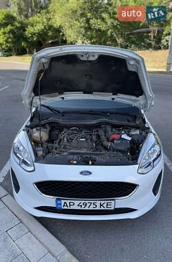 Хэтчбек Ford Fiesta 2018 в 