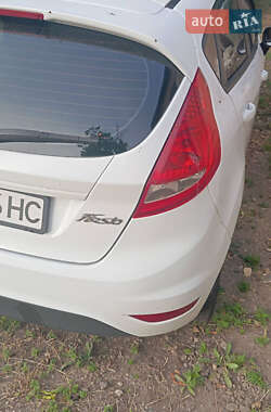 Седан Ford Fiesta 2012 в 