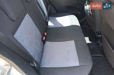 Хэтчбек Ford Fiesta 2006 в 