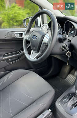 Хэтчбек Ford Fiesta 2013 в 