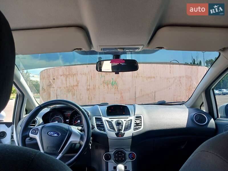 Хэтчбек Ford Fiesta 2012 в Киеве