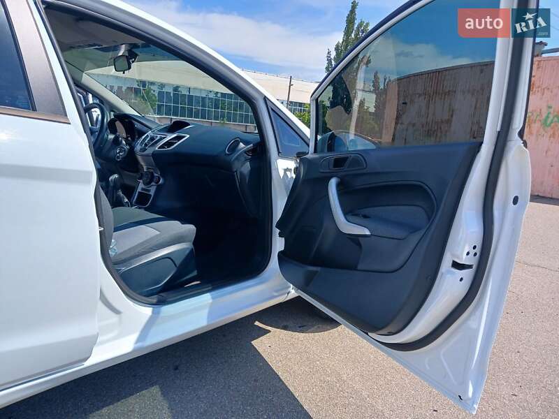 Хэтчбек Ford Fiesta 2012 в Киеве