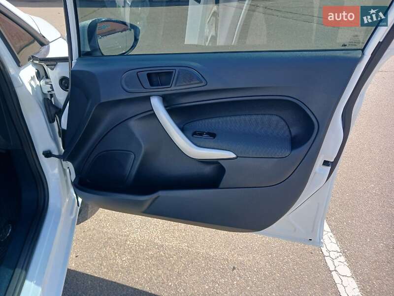 Хэтчбек Ford Fiesta 2012 в Киеве