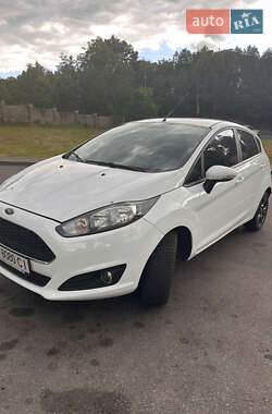 Хэтчбек Ford Fiesta 2016 в 