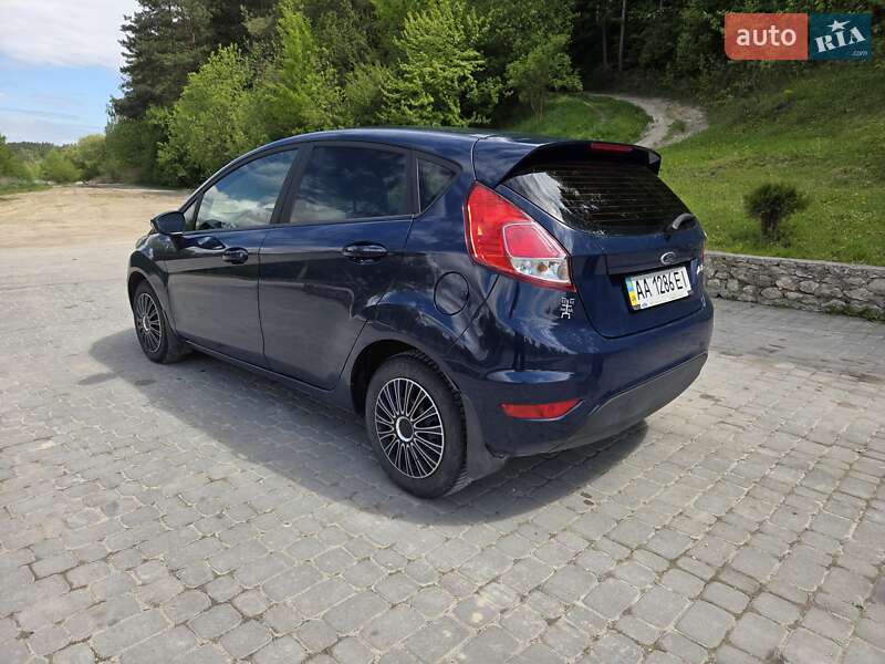 Хэтчбек Ford Fiesta 2013 в Шумске
