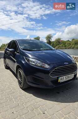 Хэтчбек Ford Fiesta 2013 в Шумске