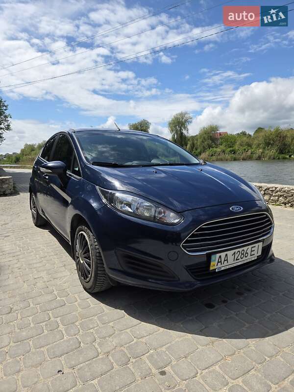 Хэтчбек Ford Fiesta 2013 в Шумске