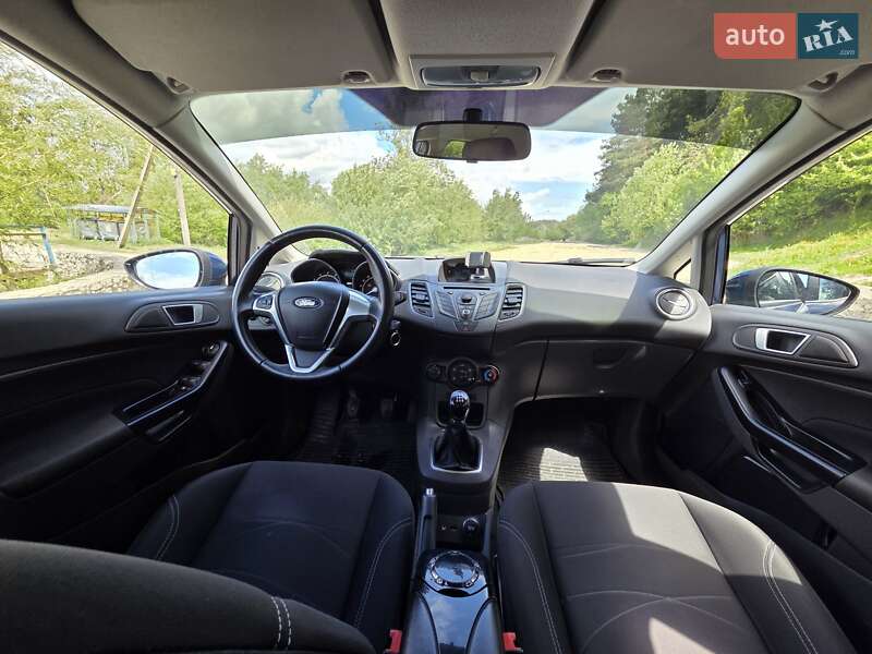 Хэтчбек Ford Fiesta 2013 в Шумске