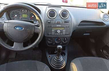 Хэтчбек Ford Fiesta 2006 в 