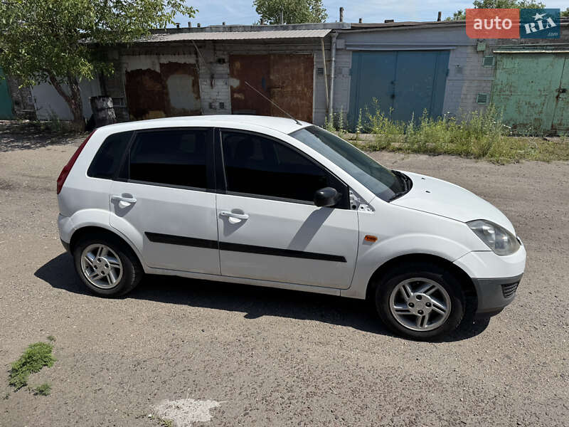 Хэтчбек Ford Fiesta 2006 в Запорожье