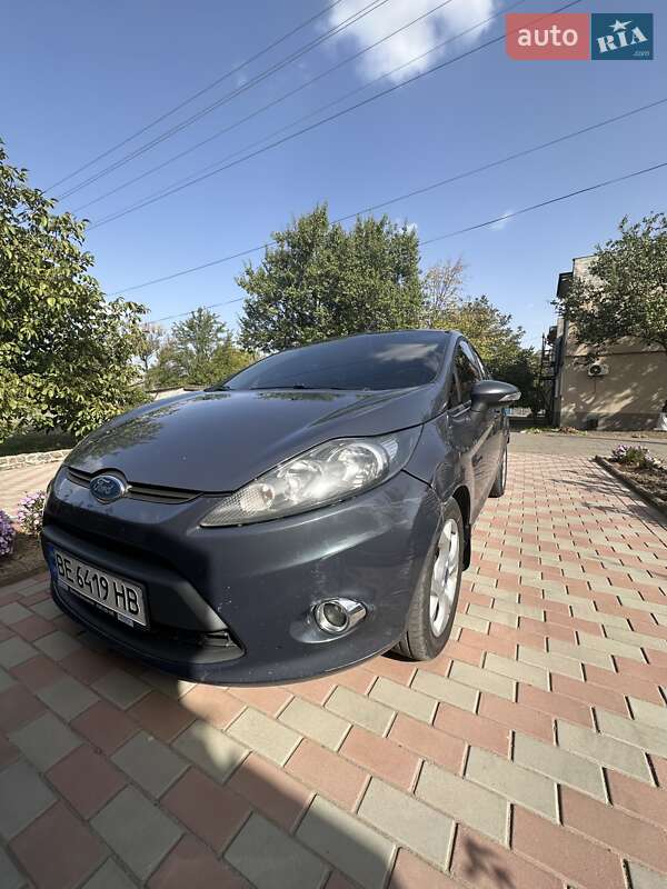 Хэтчбек Ford Fiesta 2011 в 