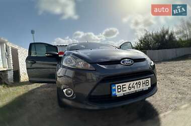 Хэтчбек Ford Fiesta 2011 в 