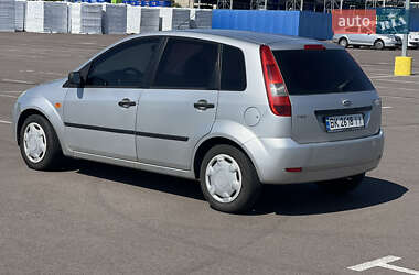 Хетчбек Ford Fiesta 2004 в 