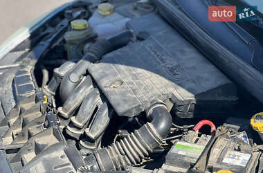 Хетчбек Ford Fiesta 2004 в 