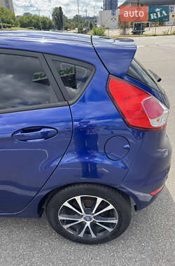 Хэтчбек Ford Fiesta 2015 в 