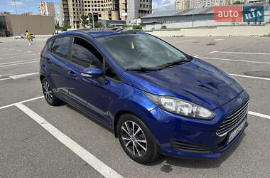 Хэтчбек Ford Fiesta 2015 в 