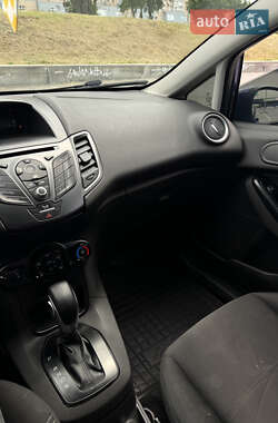 Хэтчбек Ford Fiesta 2015 в 