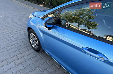 Хэтчбек Ford Fiesta 2012 в 