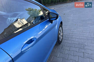 Хэтчбек Ford Fiesta 2012 в 