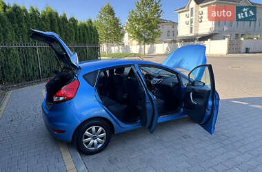Хэтчбек Ford Fiesta 2012 в 