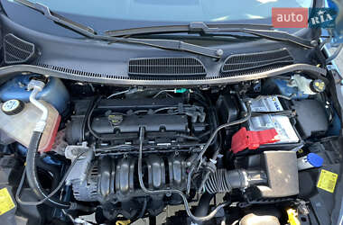 Хэтчбек Ford Fiesta 2012 в 