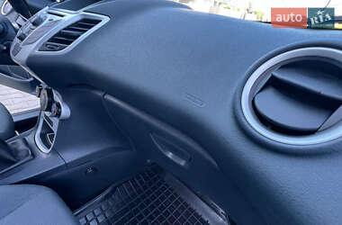 Хэтчбек Ford Fiesta 2012 в 