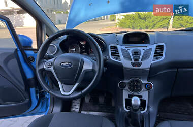 Хэтчбек Ford Fiesta 2012 в 