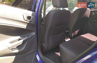 Хэтчбек Ford Fiesta 2016 в 