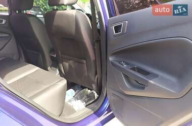 Хэтчбек Ford Fiesta 2016 в 