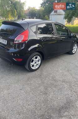 Хэтчбек Ford Fiesta 2015 в 